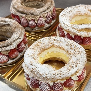 2026バレンタインフェア　苺のパリブレスト5号　2,000円(2,160円)　2/13㈮14㈯2日間限定