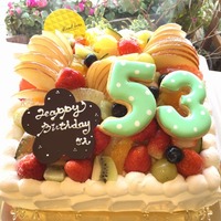 パーティー用の大きなケーキ